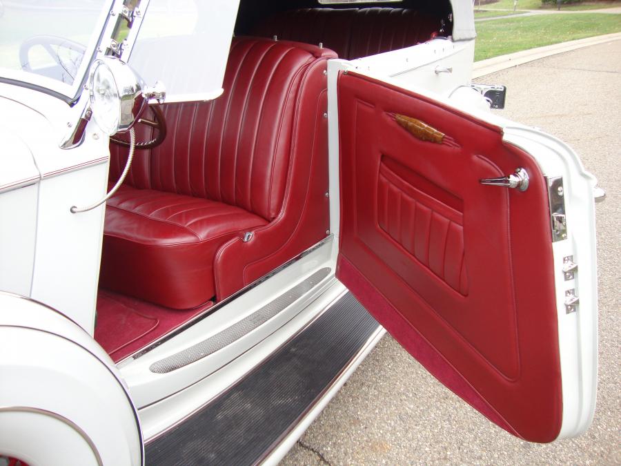  Packard Twelve 5-Passenger Phaeton 1935 года  (фото 2 из 11)